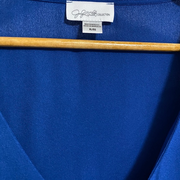 Women’s V-Neck Blouse Top - Picture 4 of 8